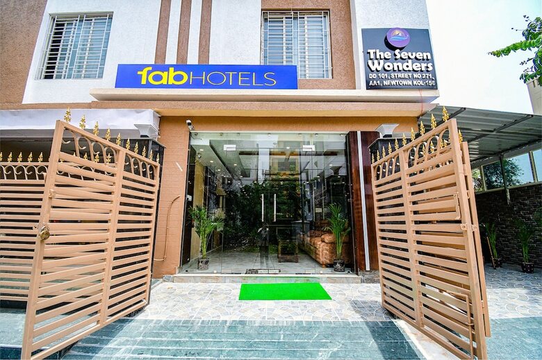 Fabhotel The Seven Wonders