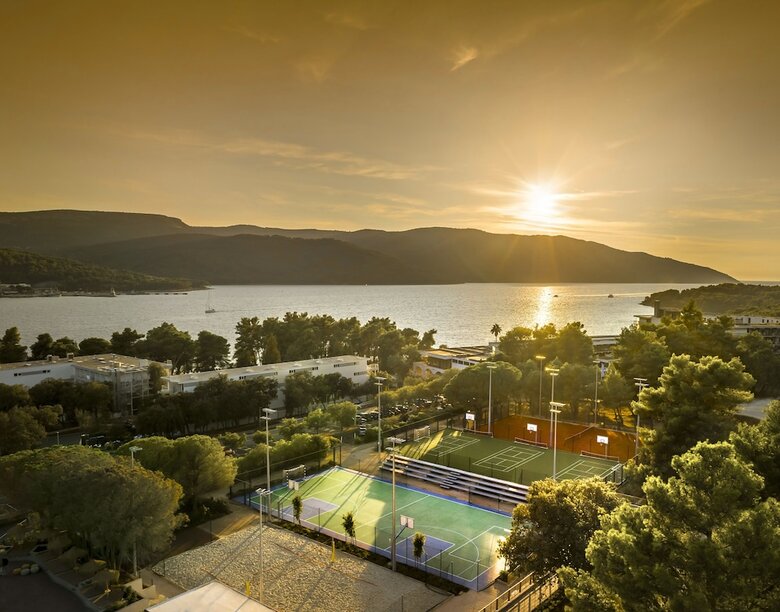 Hotel Valamar Amicor Resort