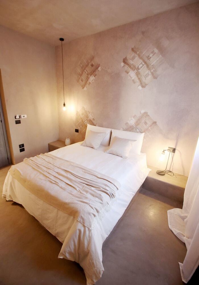 Casa Nostra Luxury Suites