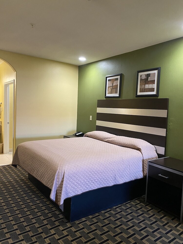 Motel Redwood Suites