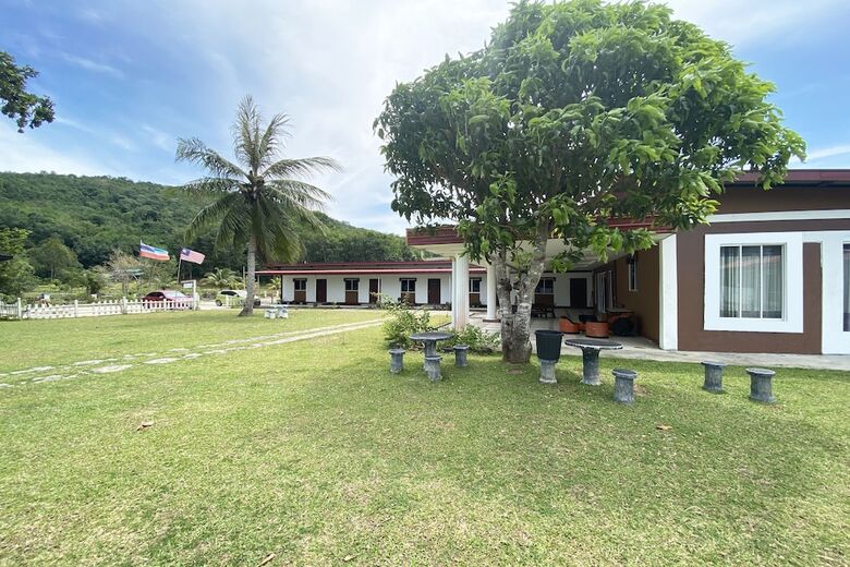 Oyo Home 90319 Ambong Bay Resthouse Homes