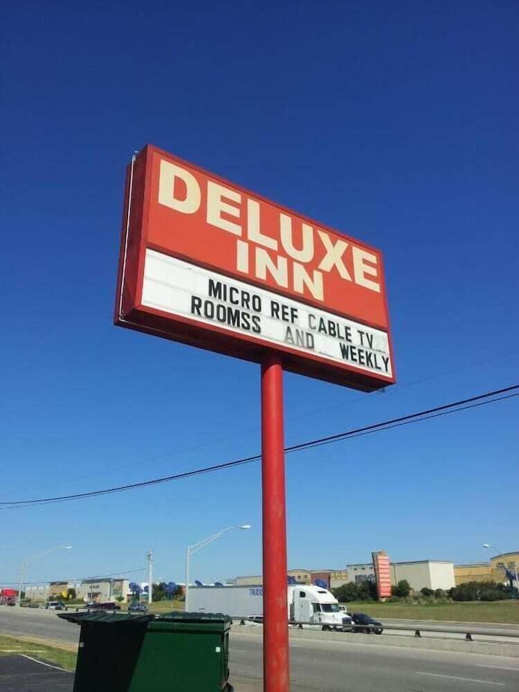 Motel Deluxe Inn