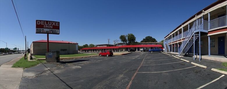 Motel Deluxe Inn