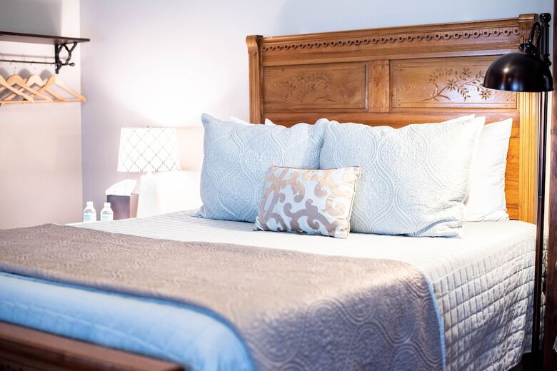The Laurel Oak Inn Bed And Breakfast