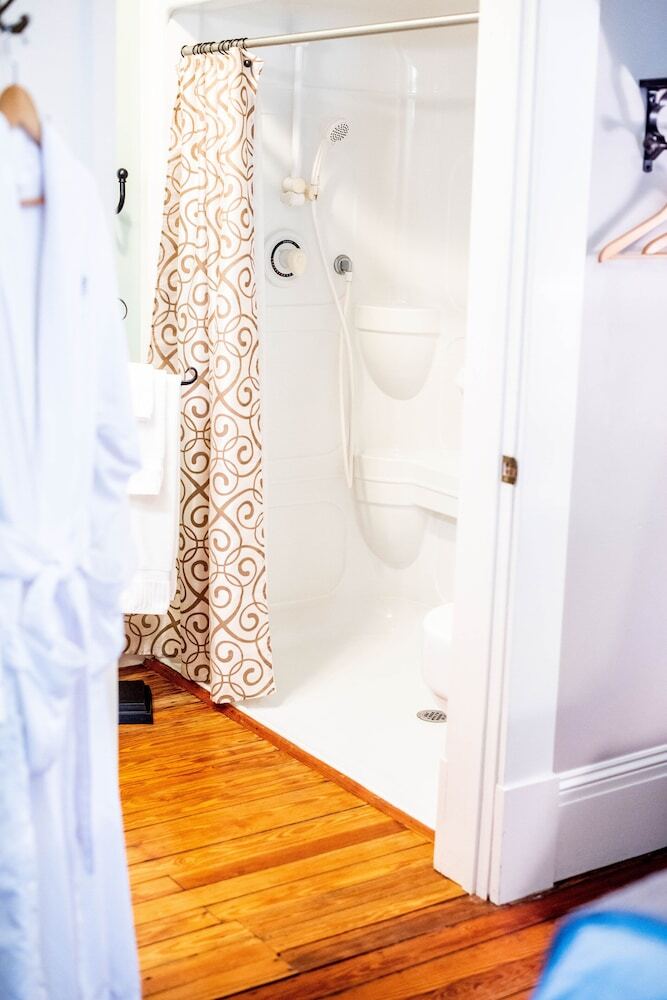 The Laurel Oak Inn Bed And Breakfast