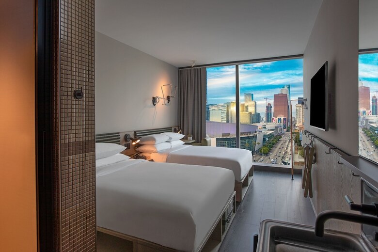 Hotel Moxy Downtown Los Angeles