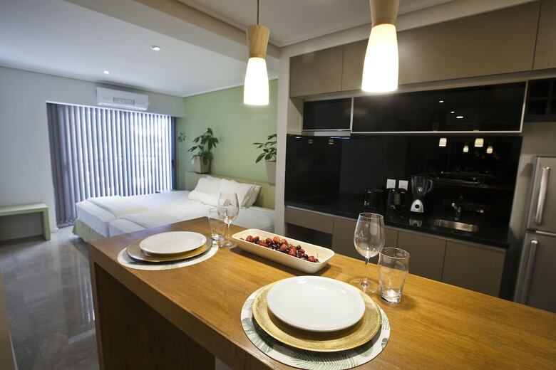 Le Montreal Apartments