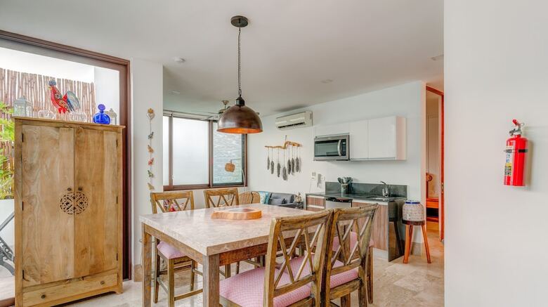 Private Rooftop 1br Condo With Stunning Common Areas By Stella Rentals