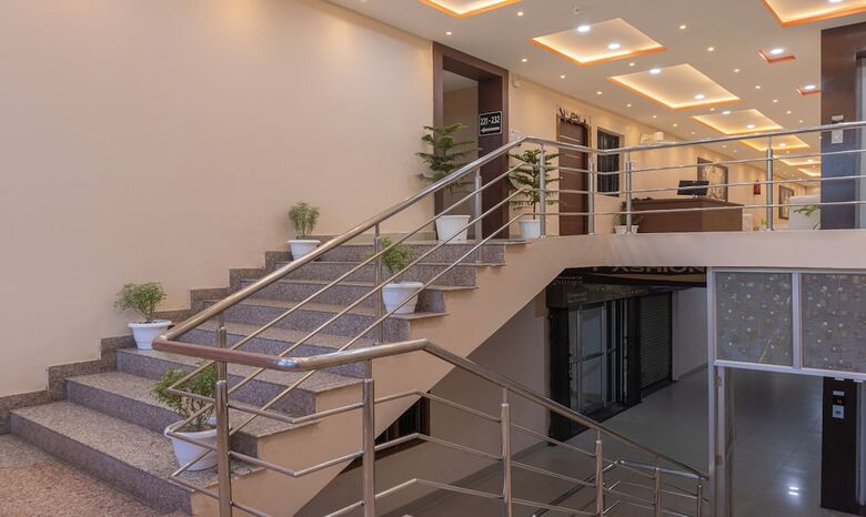 Itsy Hotels Kashi Grand, Bhu