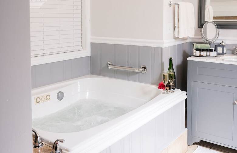 Bed & Breakfast 1801 First Luxury Inn