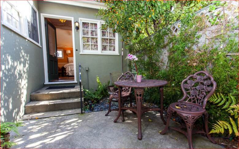 Bed & Breakfast 1801 First Luxury Inn