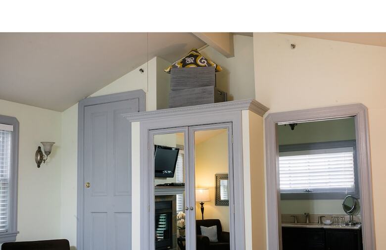 Bed & Breakfast 1801 First Luxury Inn