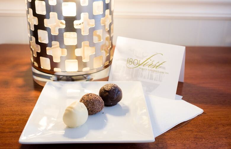 Bed & Breakfast 1801 First Luxury Inn