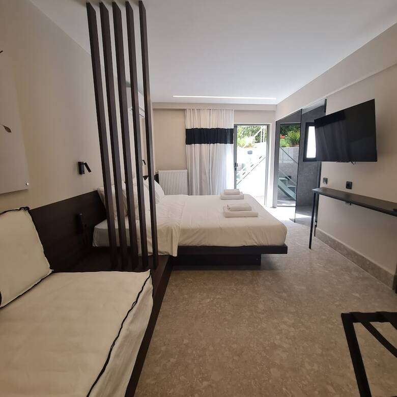 Cityzoe Athens Suites