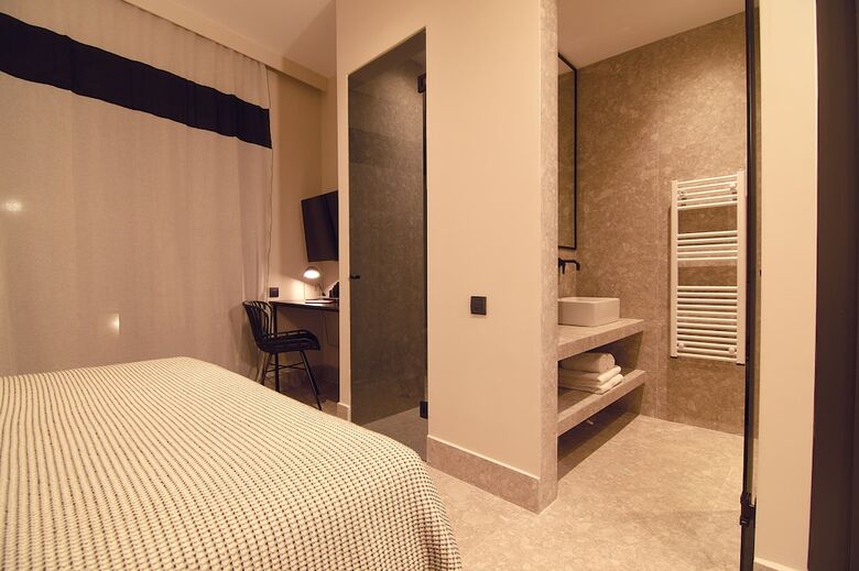 Cityzoe Athens Suites