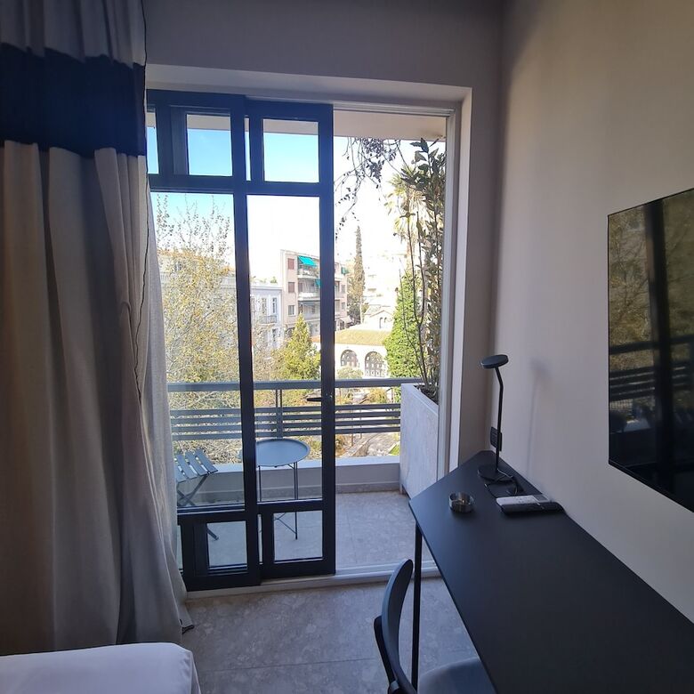 Cityzoe Athens Suites