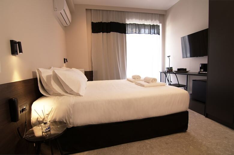 Cityzoe Athens Suites