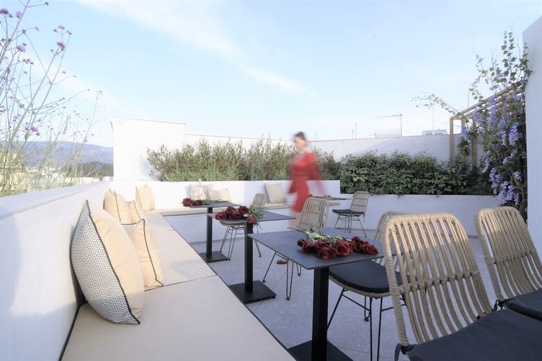 Cityzoe Athens Suites