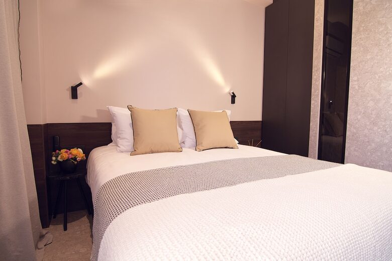 Cityzoe Athens Suites