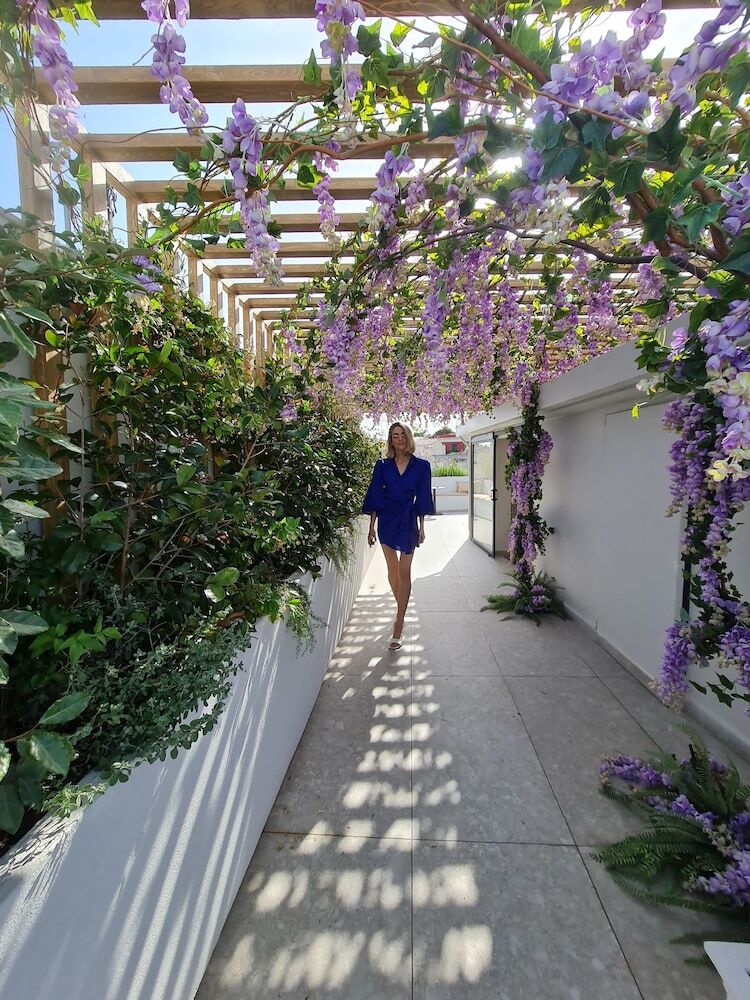 Cityzoe Athens Suites