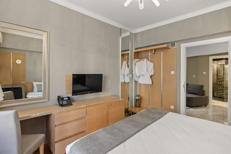 Athens Warehouse Hotel & Suites