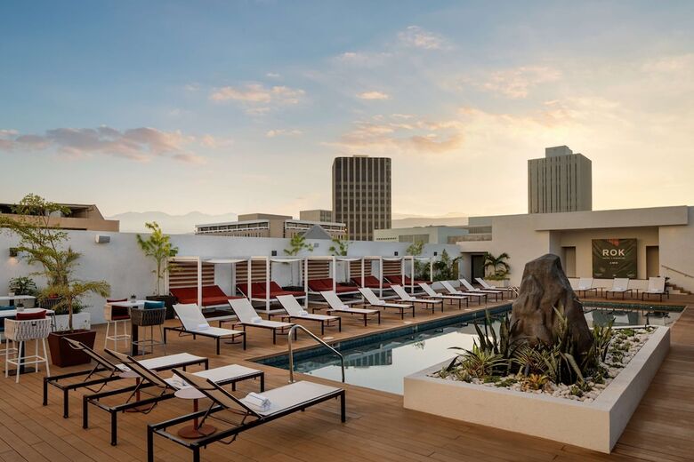 Rok Hotel Kingston, Tapestry Collection By Hilton