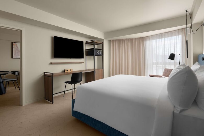 Rok Hotel Kingston, Tapestry Collection By Hilton