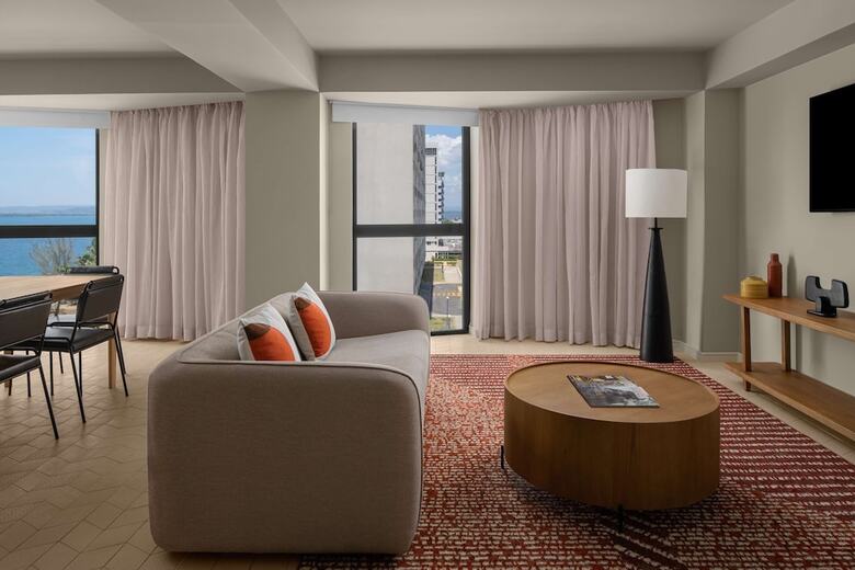 Rok Hotel Kingston, Tapestry Collection By Hilton