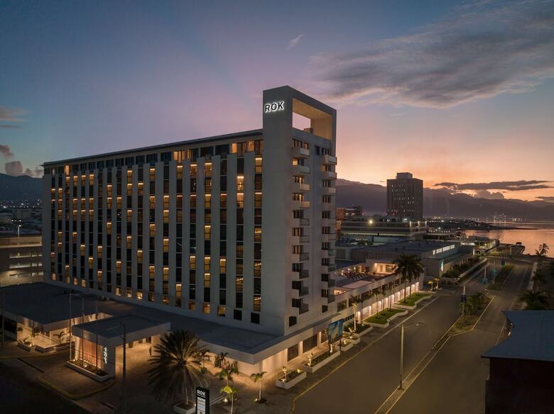 Rok Hotel Kingston, Tapestry Collection By Hilton
