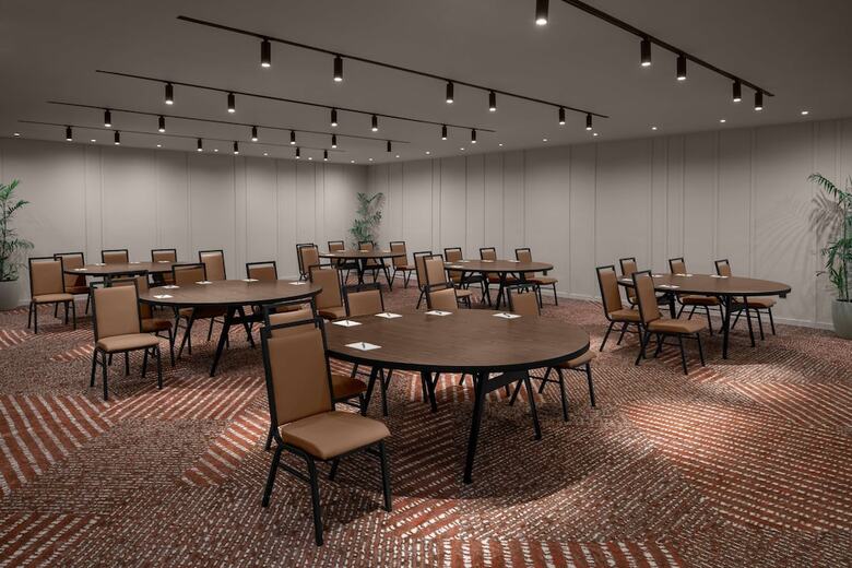 Rok Hotel Kingston, Tapestry Collection By Hilton