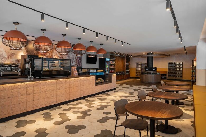Rok Hotel Kingston, Tapestry Collection By Hilton