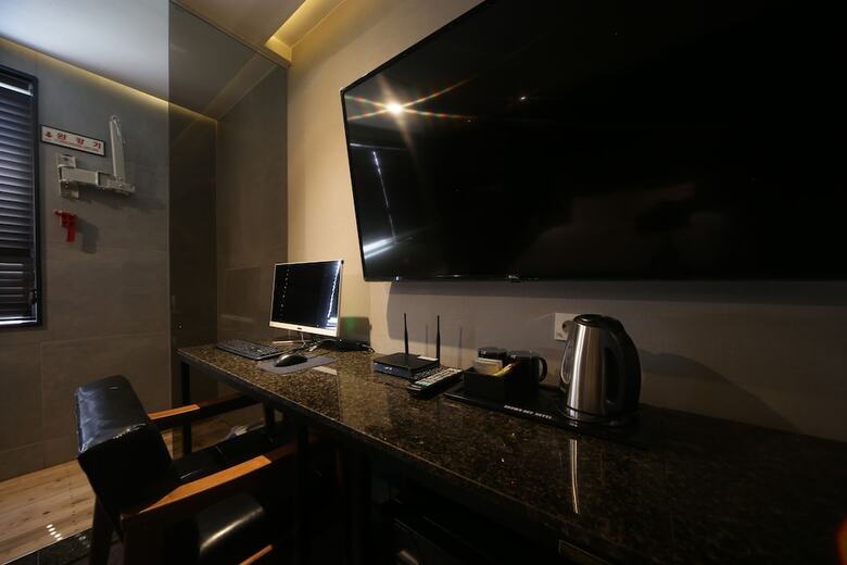 Brown Dot Hotel Beomil