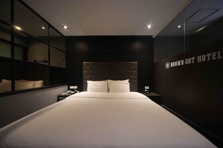 Brown Dot Hotel Beomil