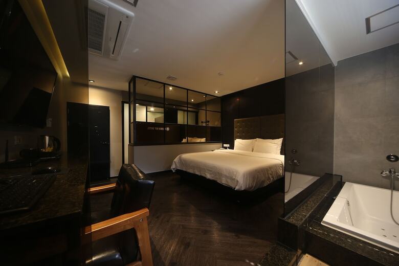 Brown Dot Hotel Beomil