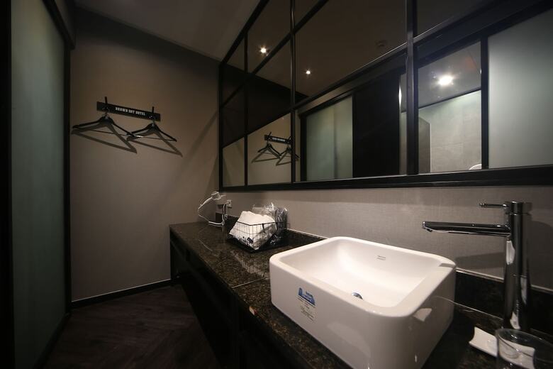 Brown Dot Hotel Beomil