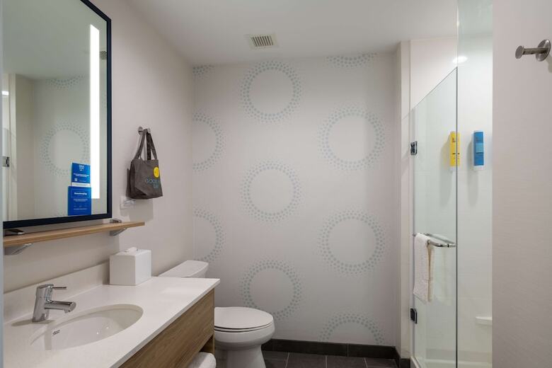 Hotel Tru By Hilton Naperville Chicago