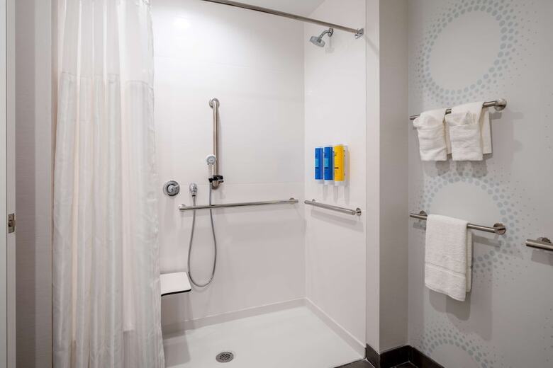 Hotel Tru By Hilton Naperville Chicago