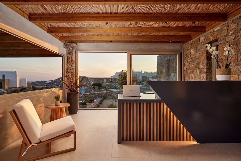 Hotel Ionic Suites