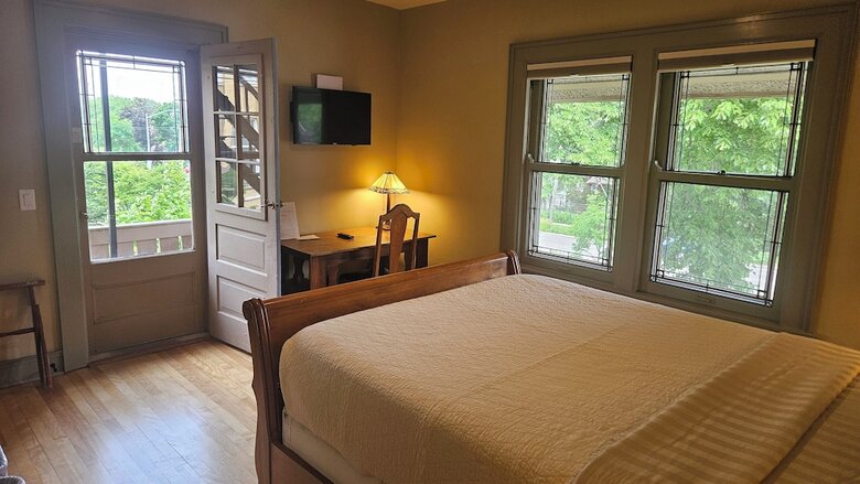Mendota Lake House Inn