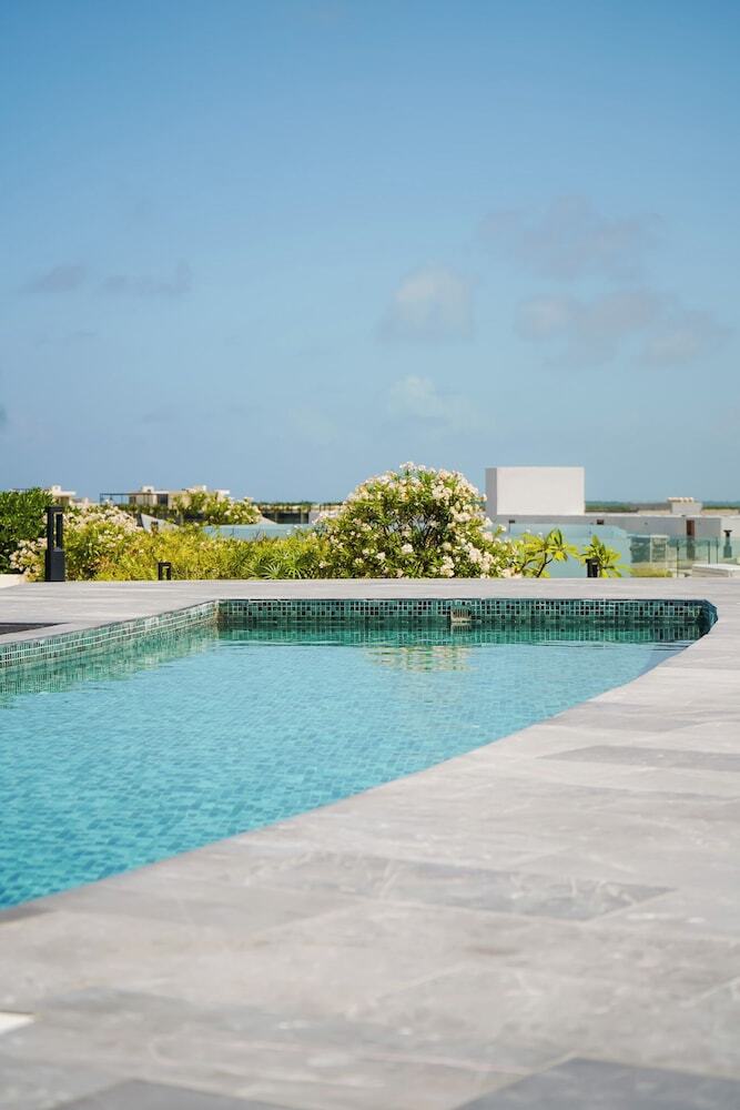 Mistiq Gardens