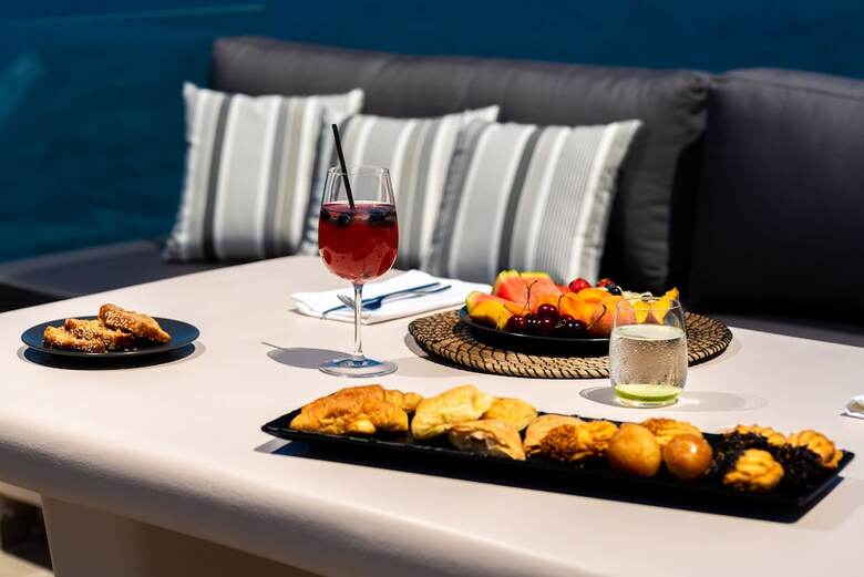 Neoma Luxury Suites