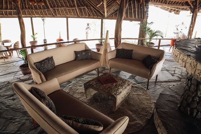 Hotel Lions Bluff Lodge