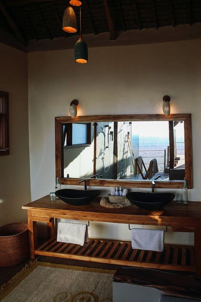 Hotel Lions Bluff Lodge