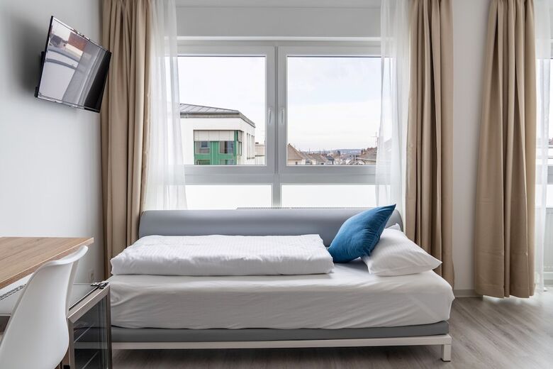 Hotel83