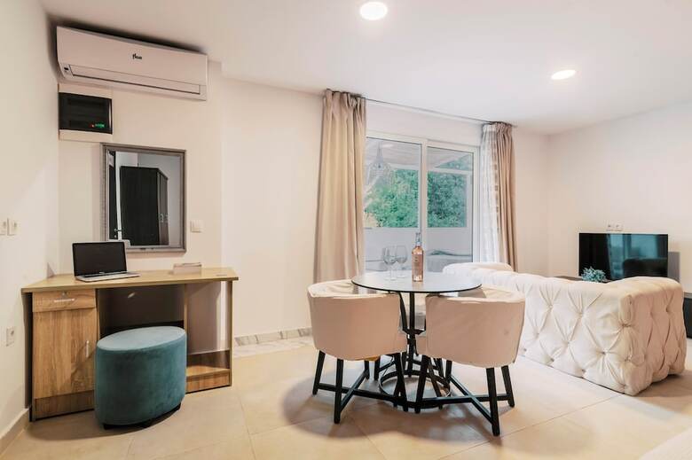 Hotel Bamboo Suites Adults Only