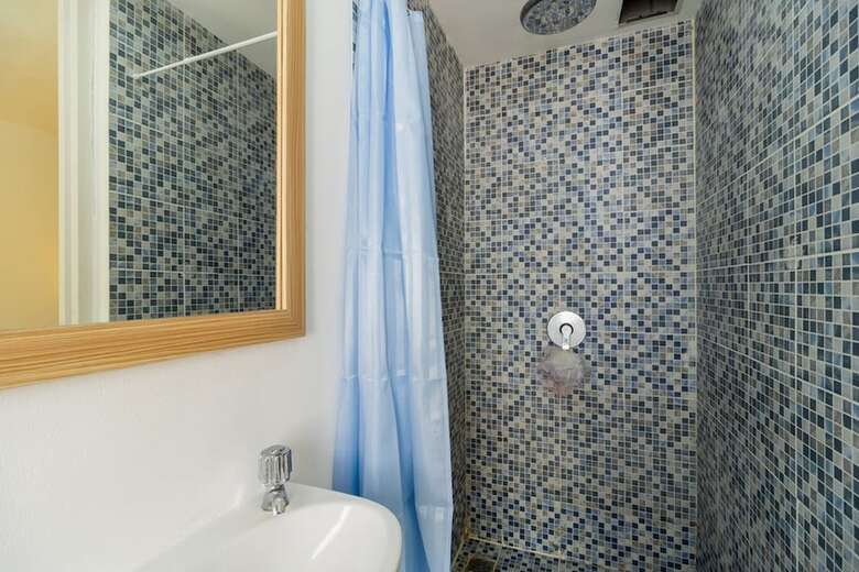 Hotel Reddoorz Apartment @ Aeropolis Tangerang