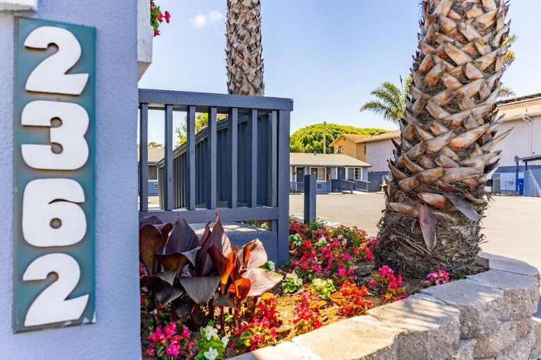 Motel Monterey Fireplace Inn