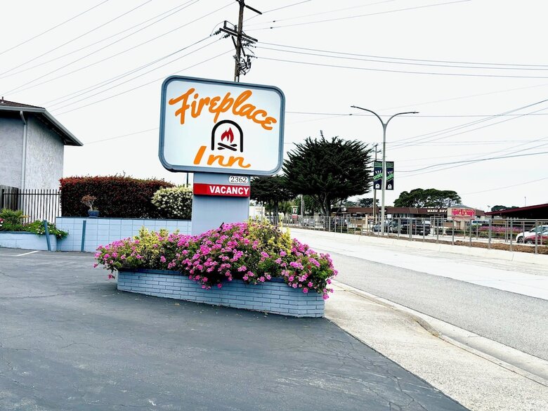 Motel Monterey Fireplace Inn