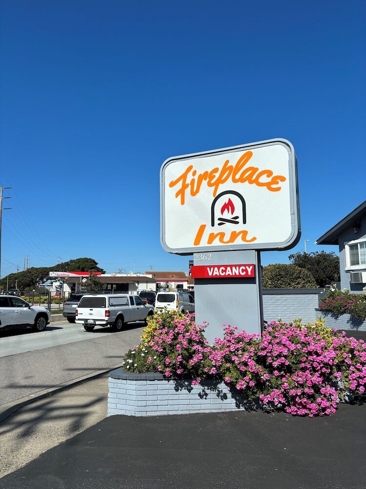 Motel Monterey Fireplace Inn