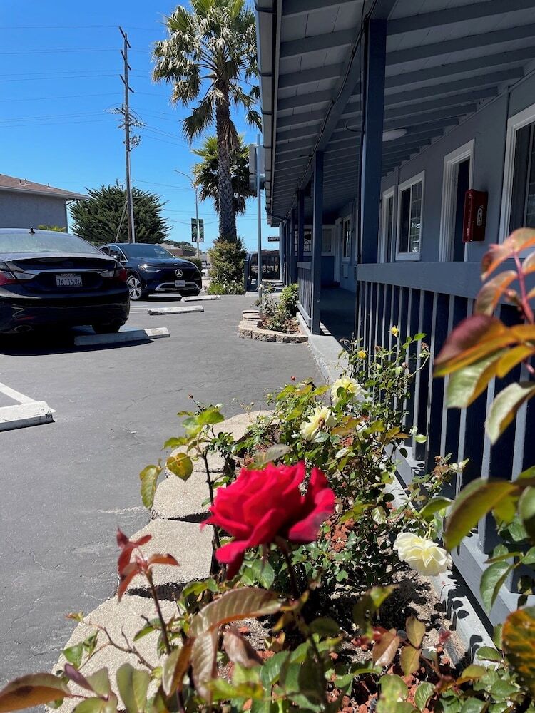Motel Monterey Fireplace Inn